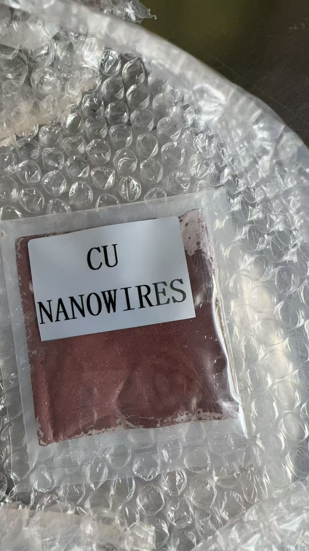 ¿Por qué nuestros nanocables de cobre se entregan en disolvente?